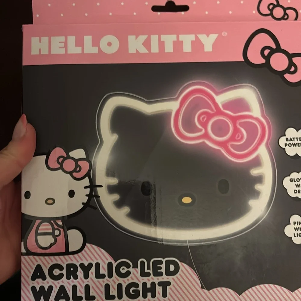 Hello Kitty Wall light! 💡 - Picture 2 of 3